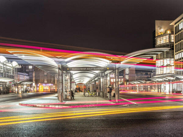 Hauptbahnhof Koblenz bei Nacht ©