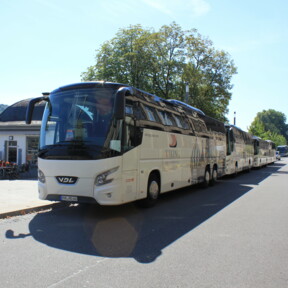 Reisebus am Rheinufer © Koblenz-Touristik