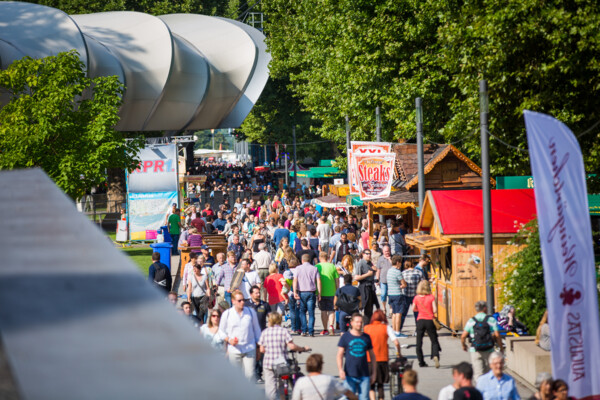 Koblenzer Sommerfest, Getränke- und Essensstände bei der Seilbahn ©Koblenz-Touristik, Henry Tornow